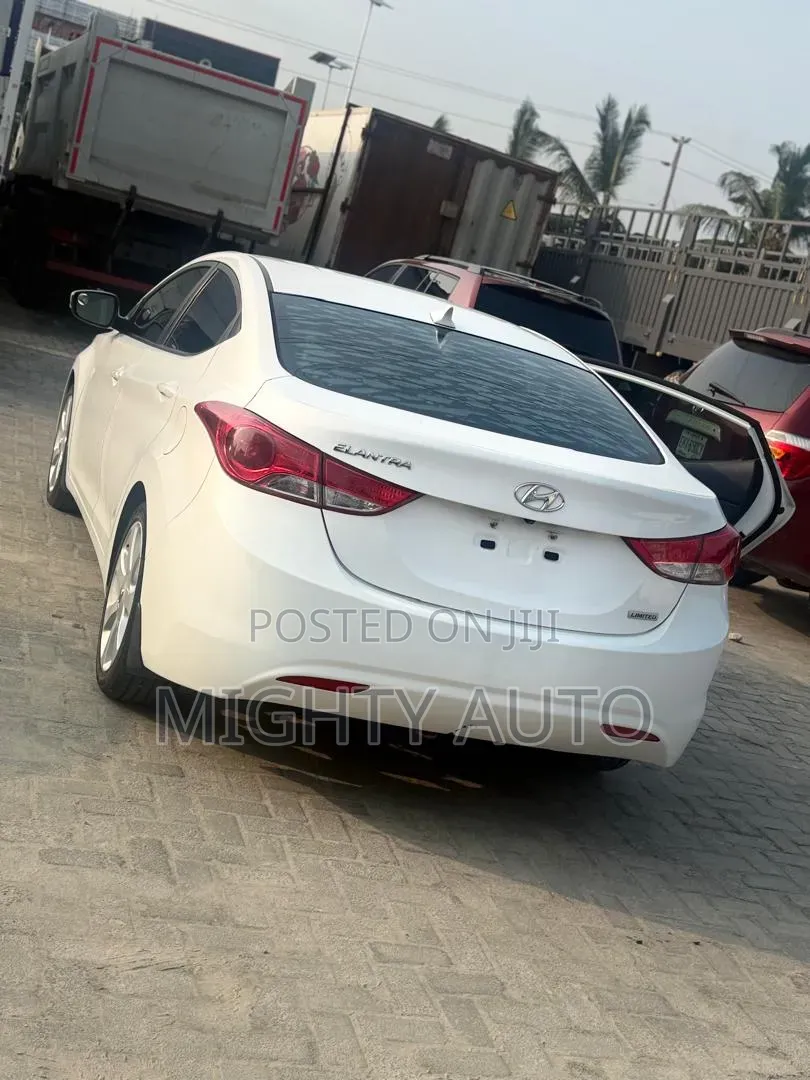 Hyundai Elantra 2013 White