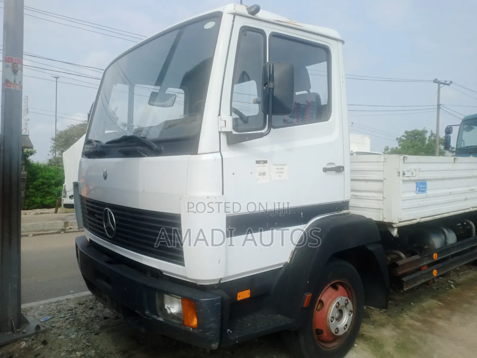 Mercedes-Benz Vario Flatbed Truck 814