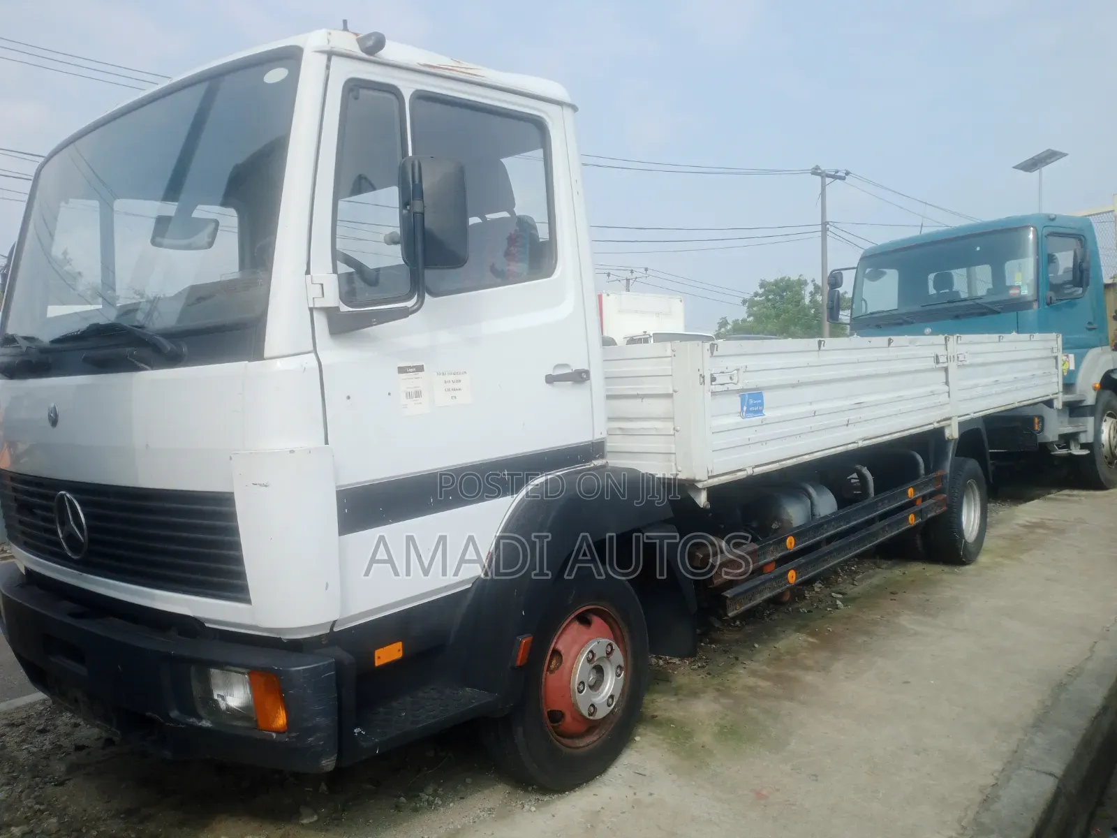 Mercedes-Benz Vario Flatbed Truck 814