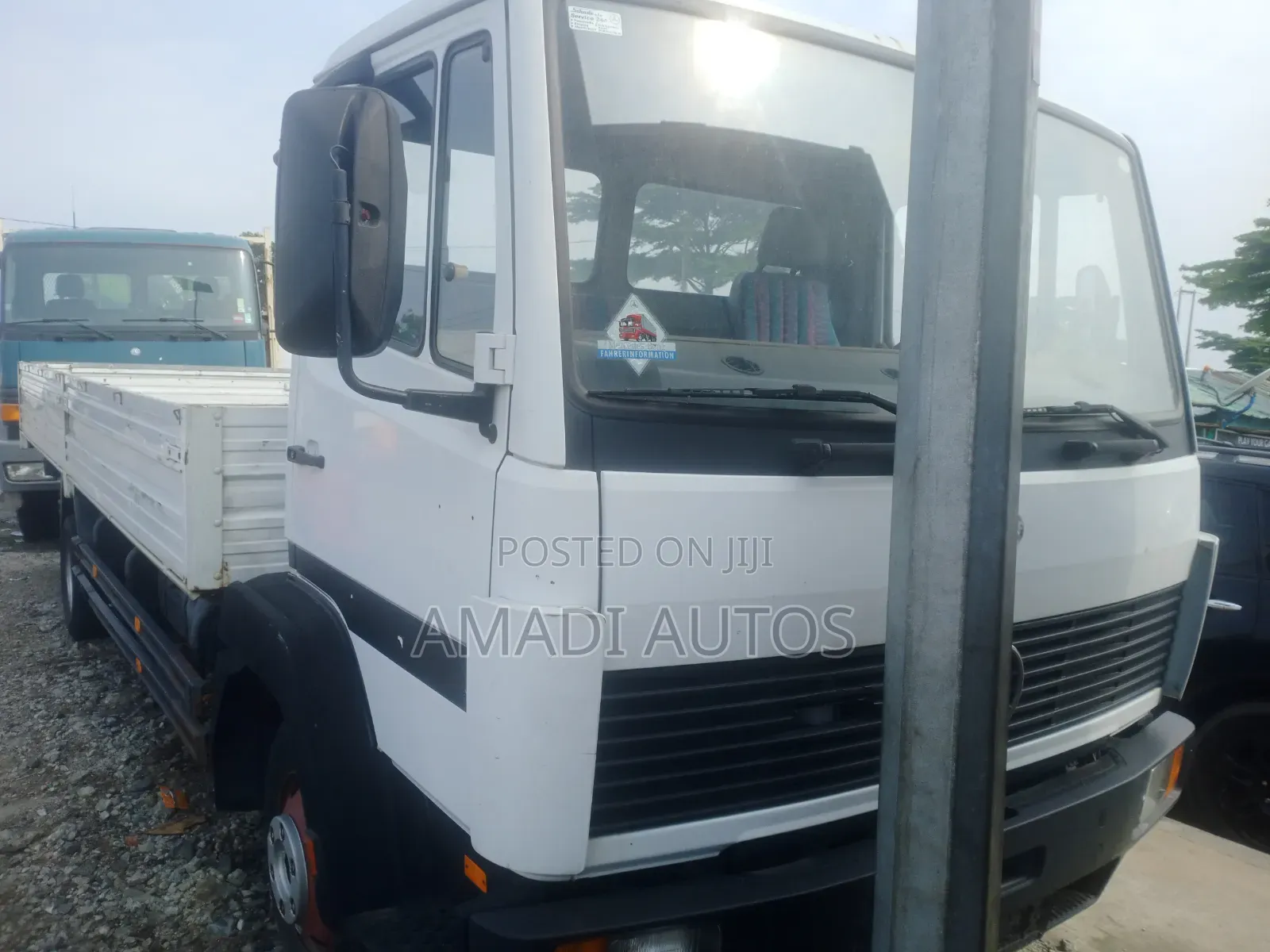 Mercedes-Benz Vario Flatbed Truck 814