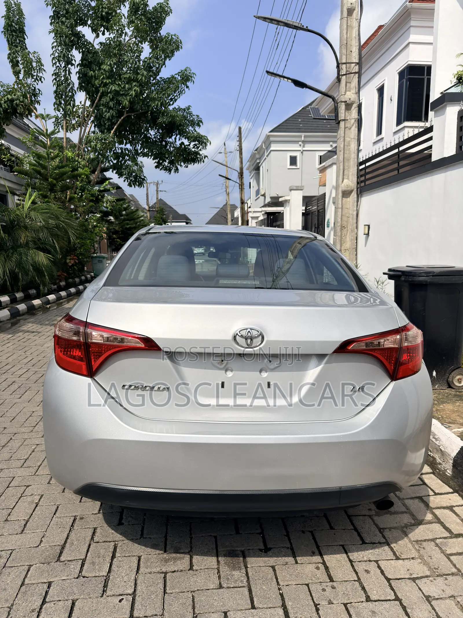 Toyota Corolla LE (1.8L 4cyl 2A) 2019 Silver