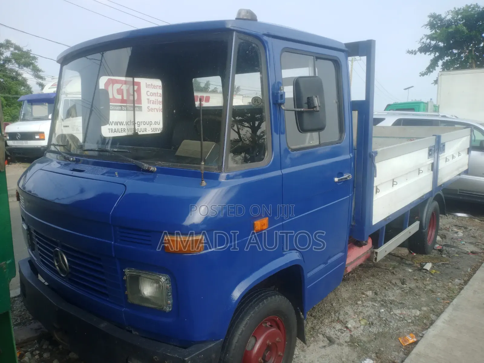 Mercedes-Benz L-Series Flatbed Truck