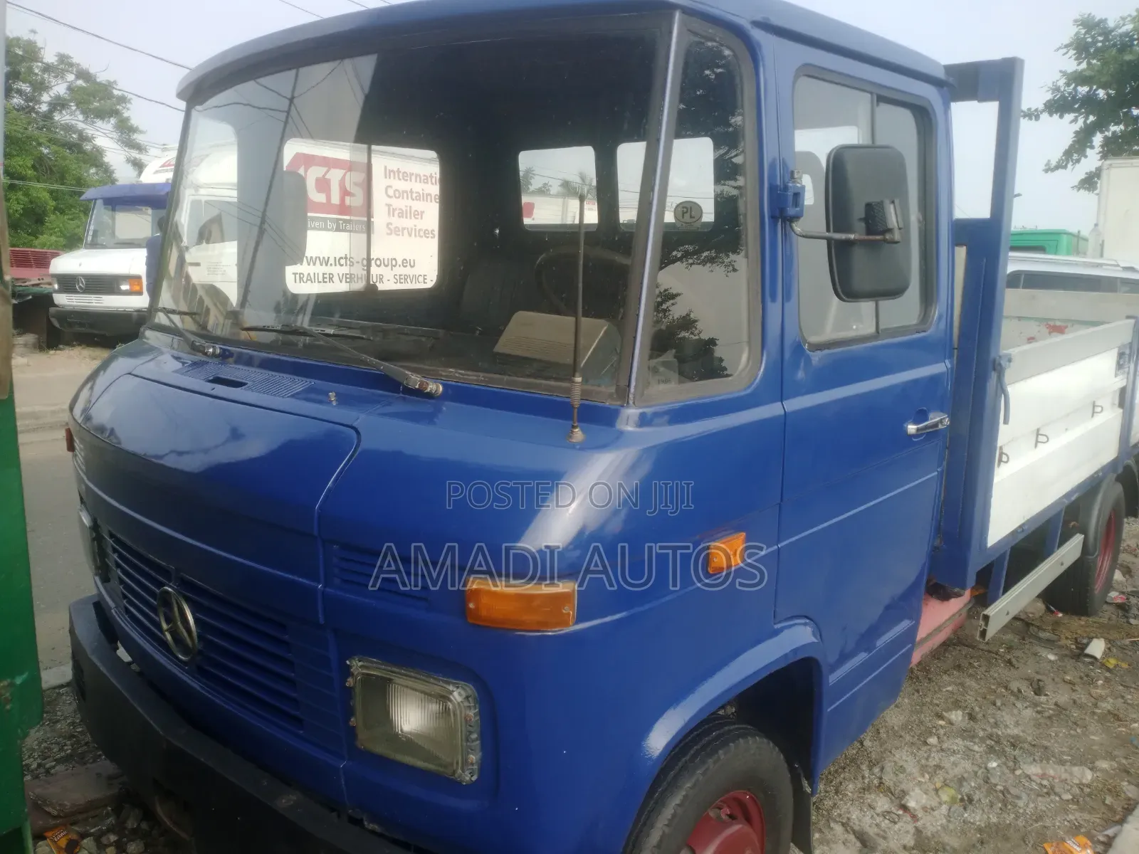Mercedes-Benz L-Series Flatbed Truck
