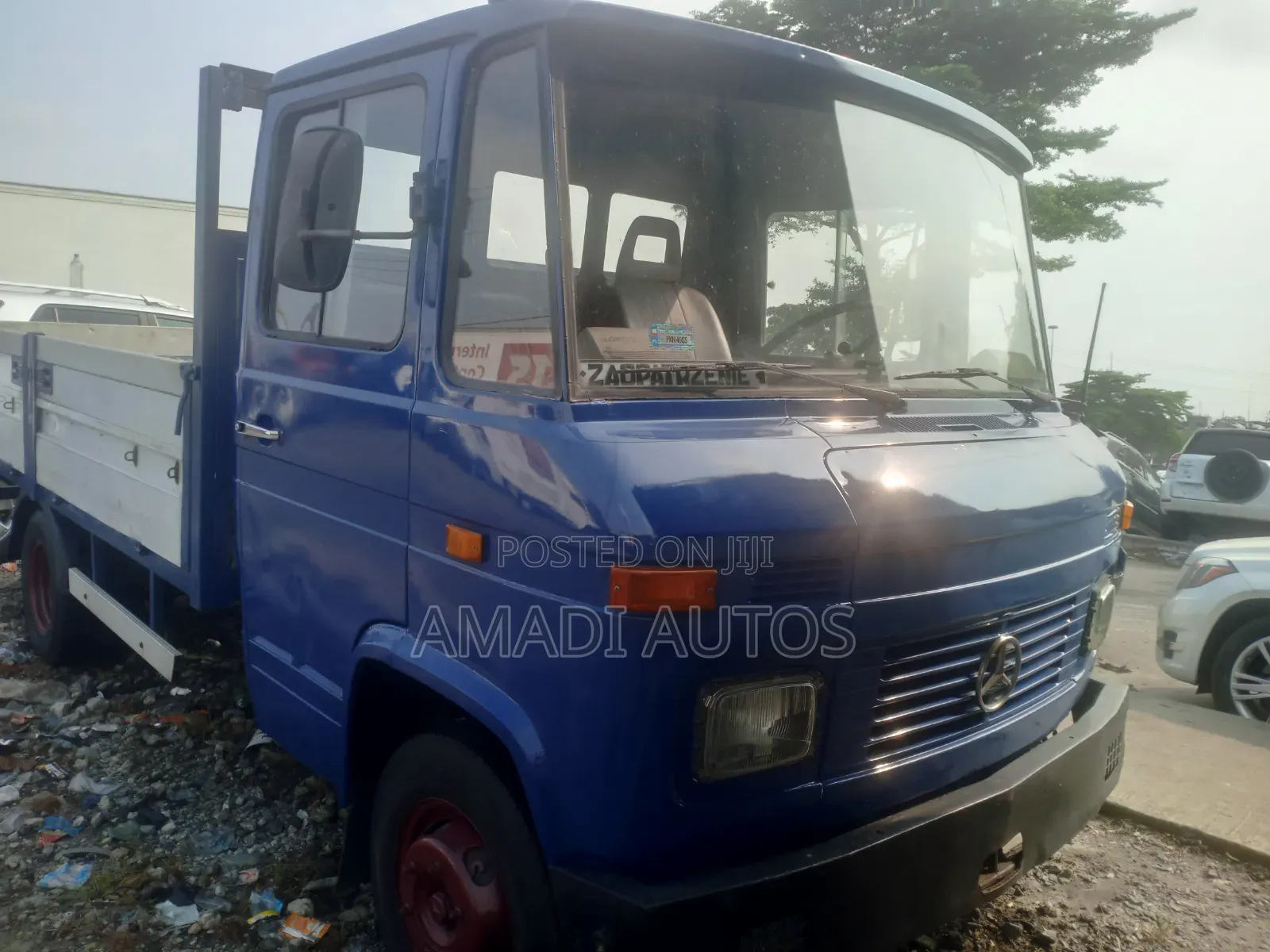 Mercedes-Benz L-Series Flatbed Truck
