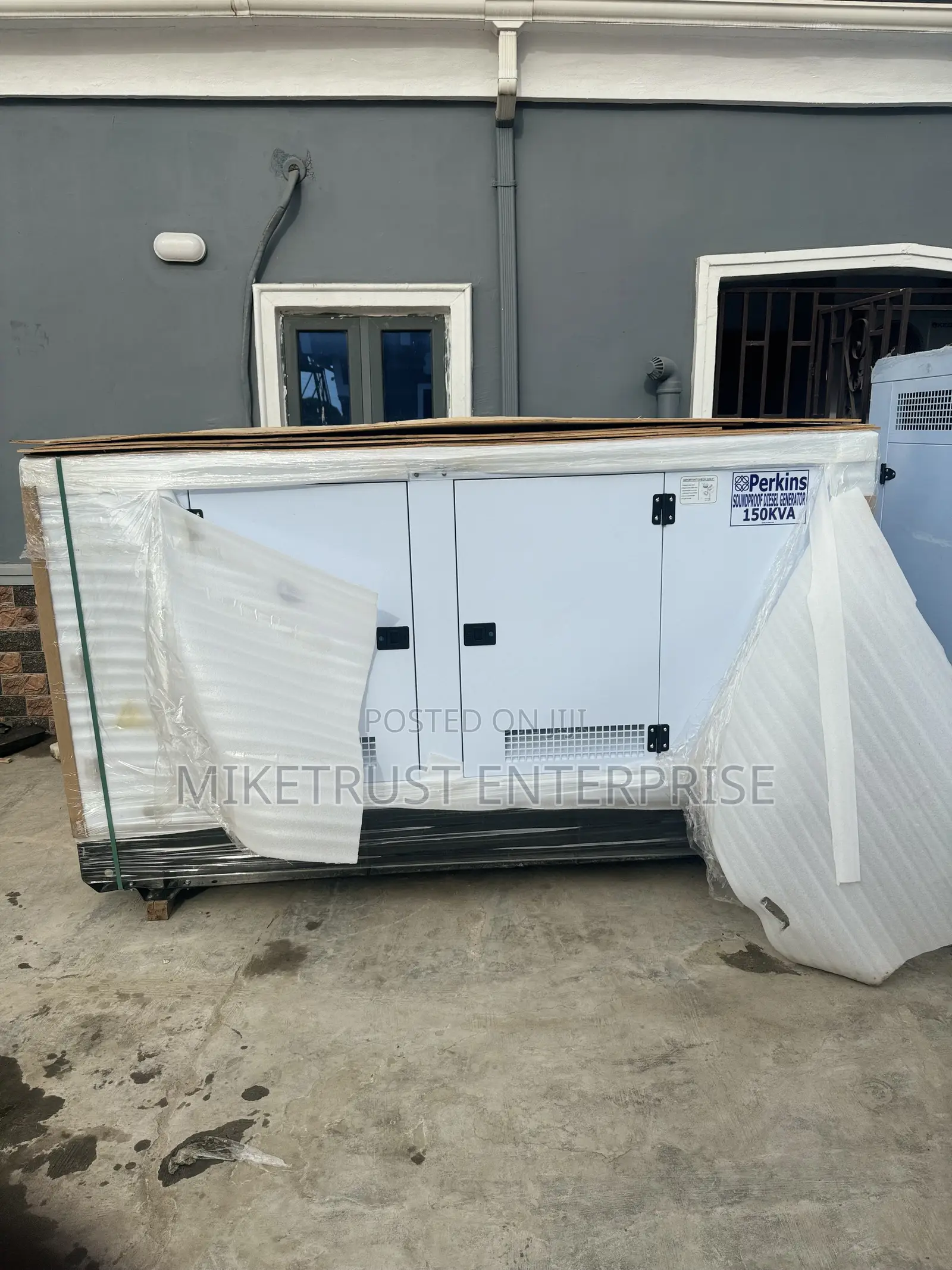 Perkins Soundproof 150kva Diesel Generator. Stamford