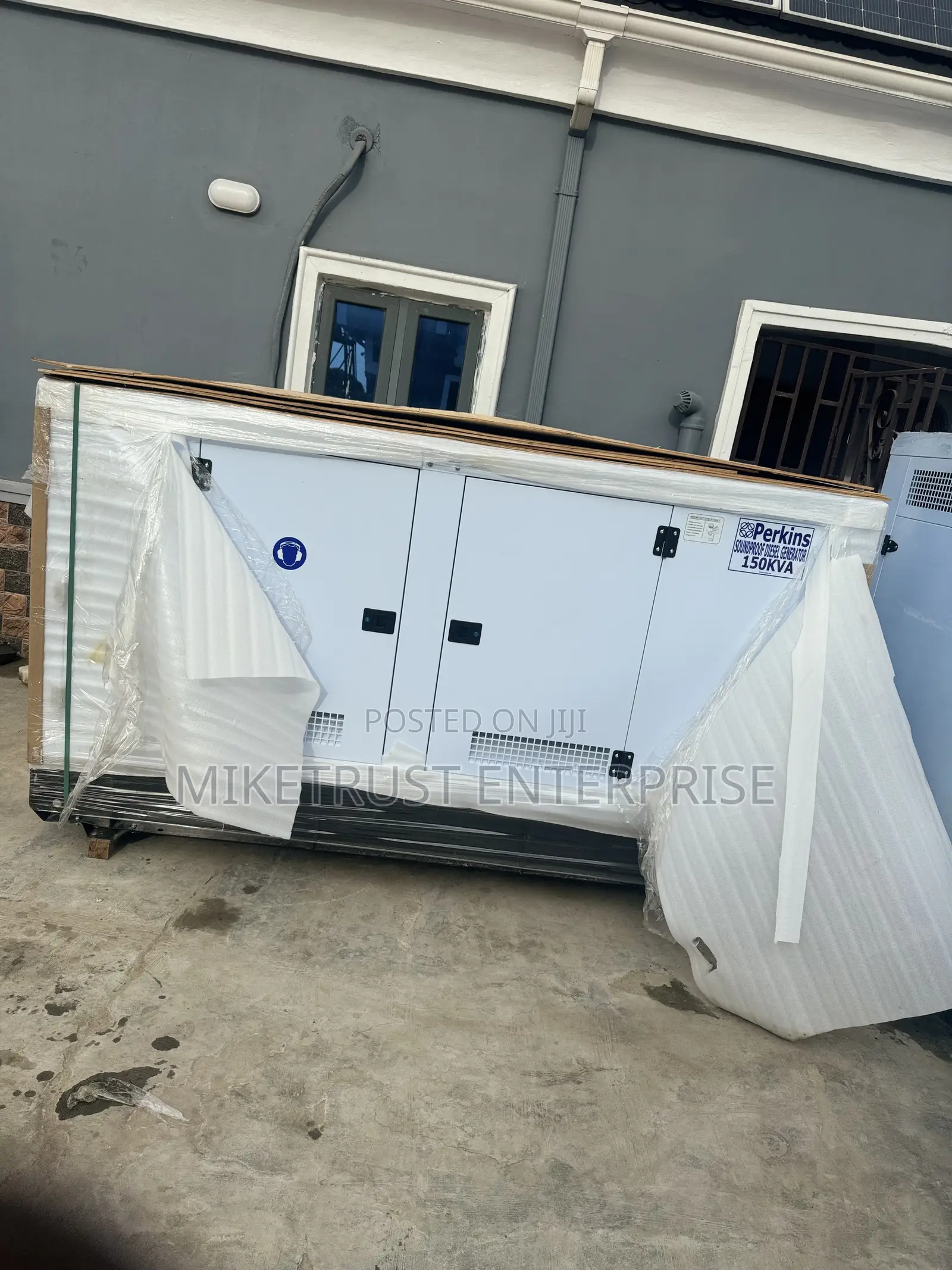 Perkins Soundproof 150kva Diesel Generator. Stamford