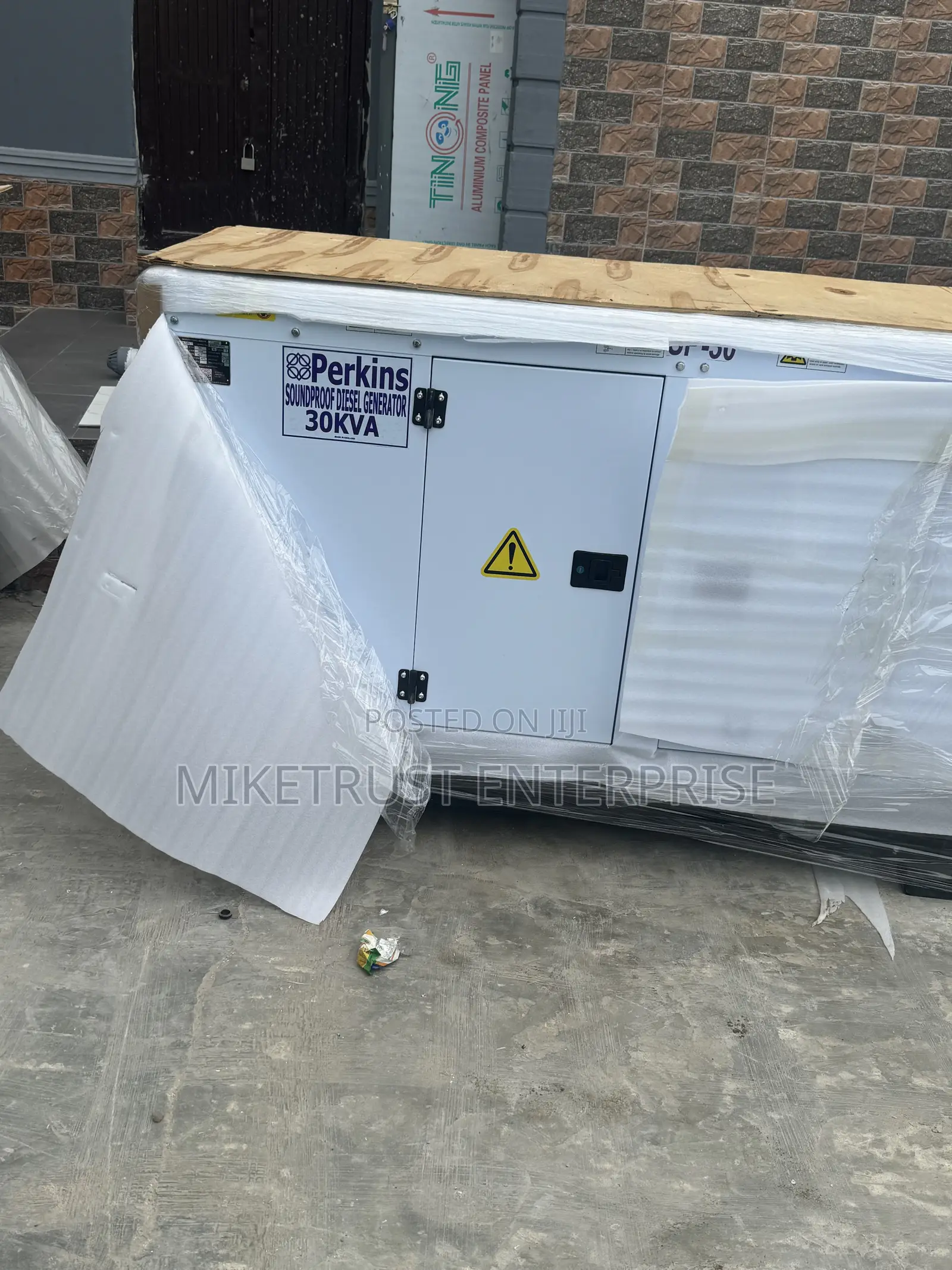 Perkins 30kva Soundproof Diesel Generator. Big Engine With