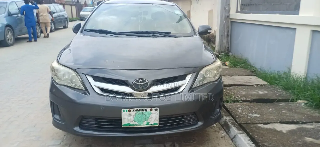 Toyota Corolla 2012 Gray