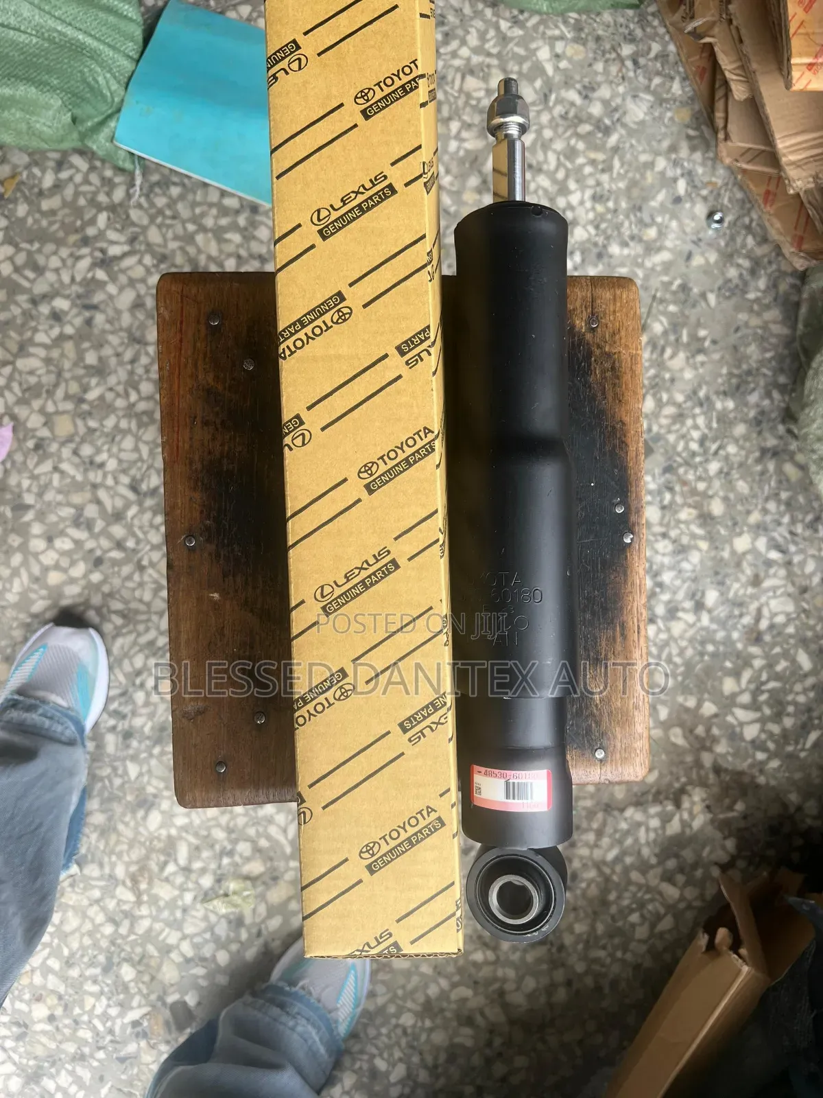 Original Back Shock Abserber Lx570 2010/2018