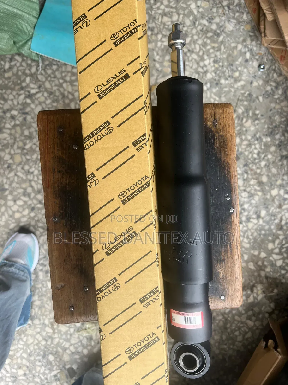 Original Back Shock Abserber Lx570 2010/2018