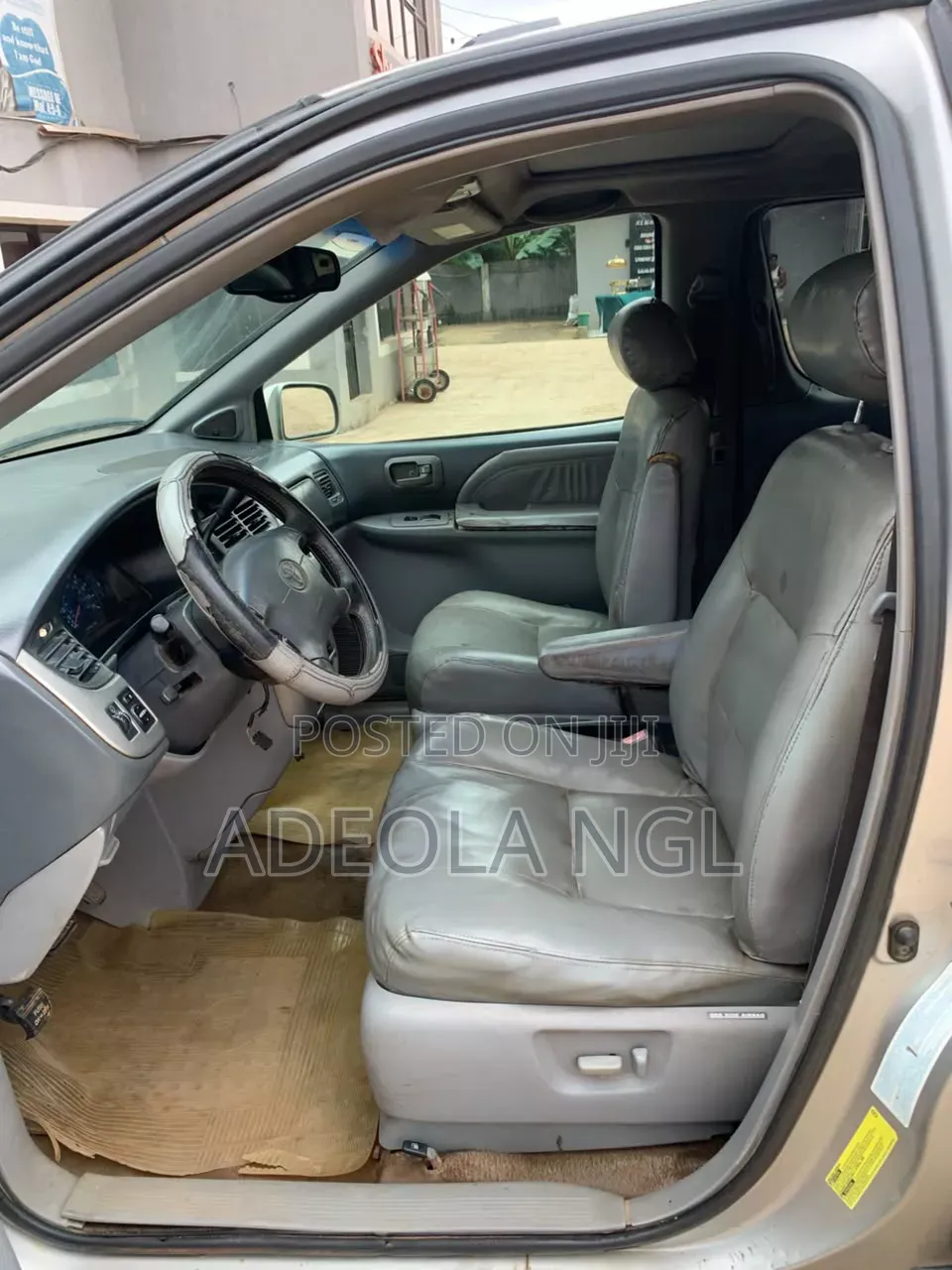 Toyota Sienna 2001 Gold