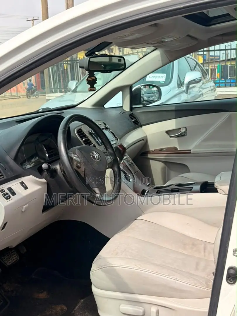 Toyota Venza 2010 White