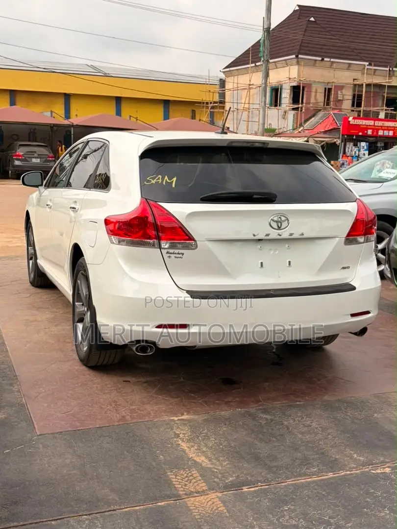 Toyota Venza 2010 White