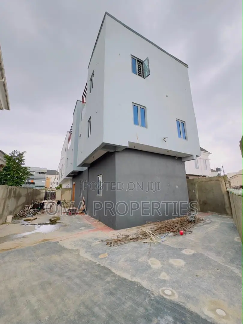 Furnished 6bdrm House in Magodo for sale