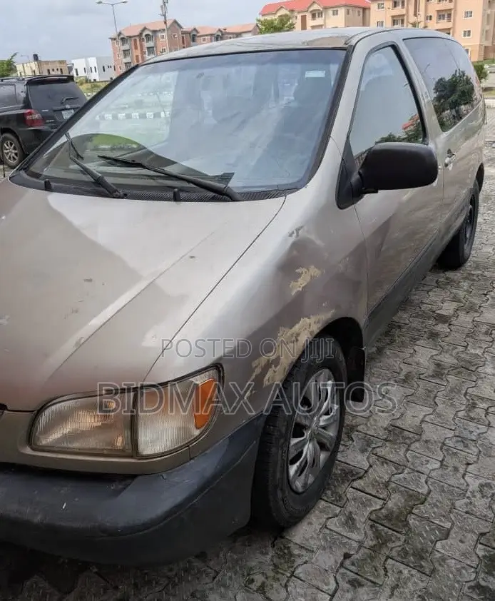 Toyota Sienna CE 2001 Gold