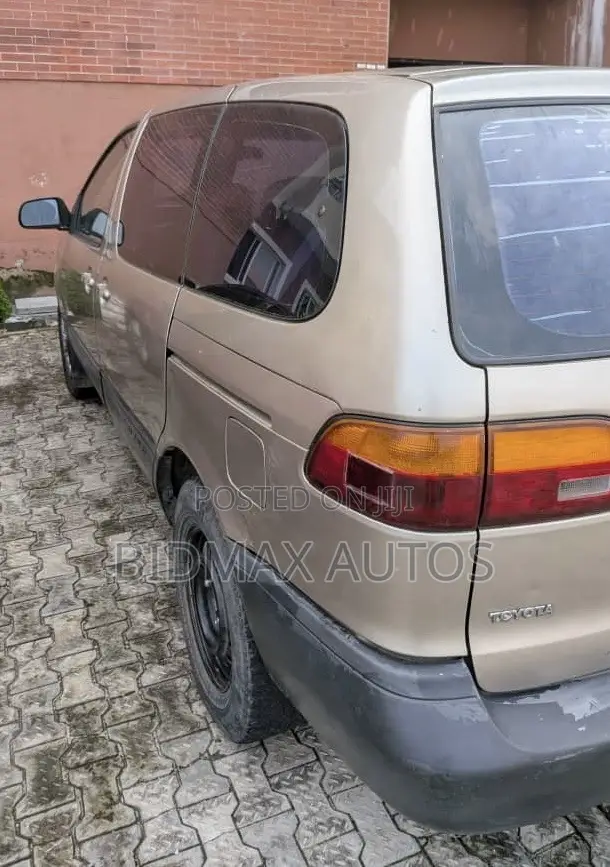 Toyota Sienna CE 2001 Gold