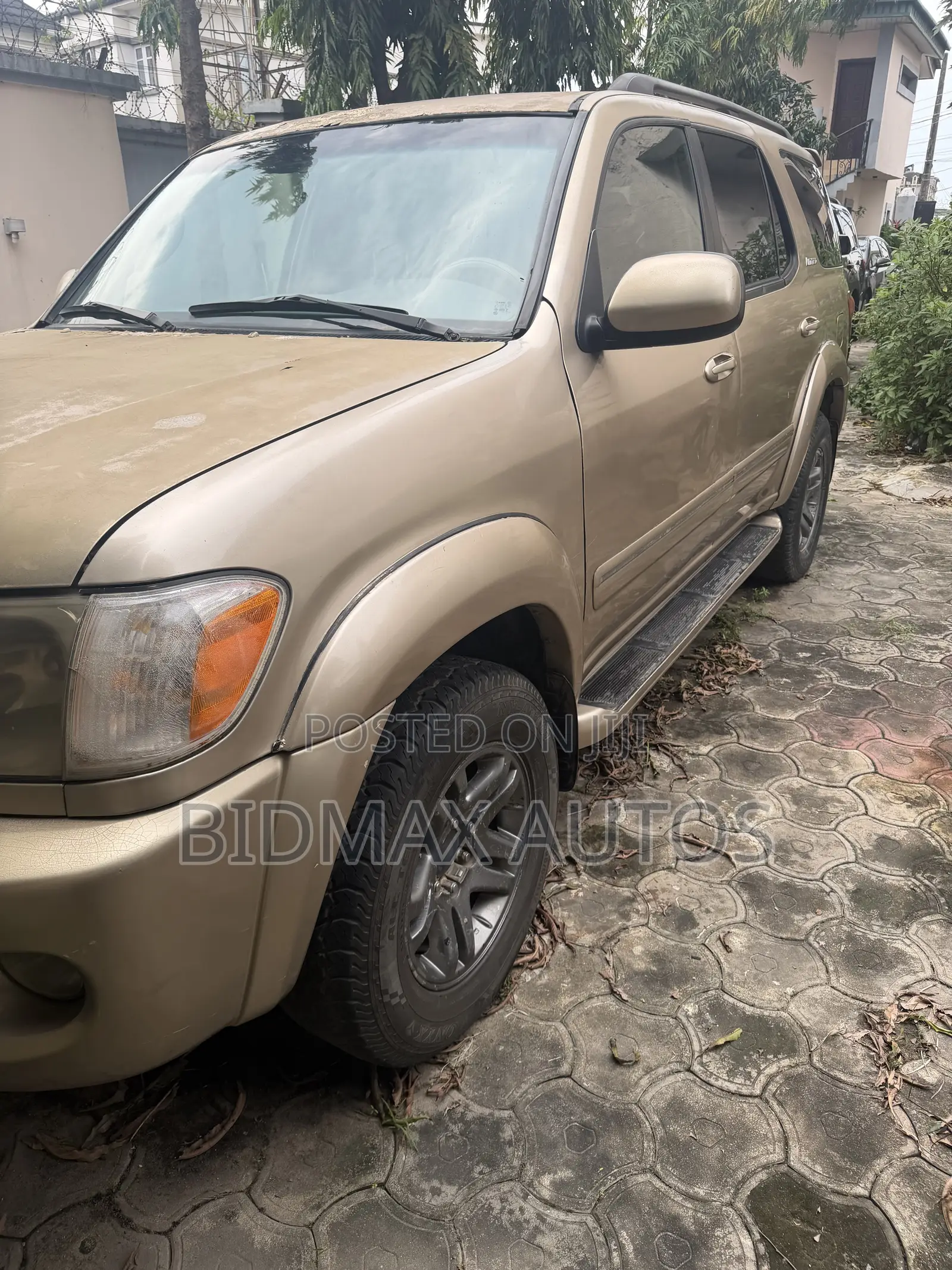 Toyota Sequoia SR5 4dr SUV 4WD (4.7L 8cyl 5A) 2006 Gold