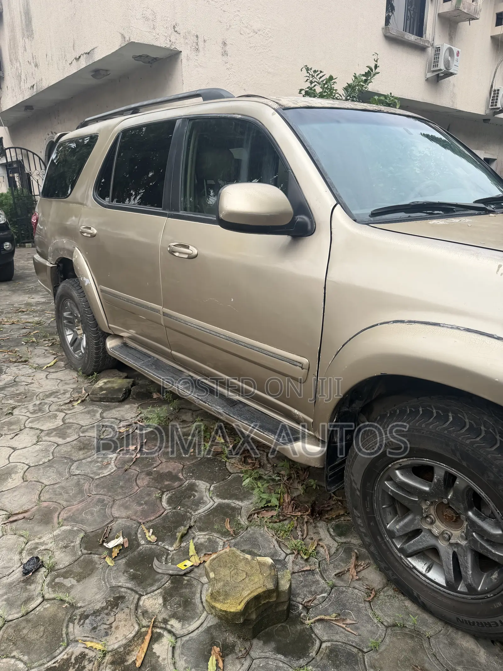 Toyota Sequoia SR5 4dr SUV 4WD (4.7L 8cyl 5A) 2006 Gold