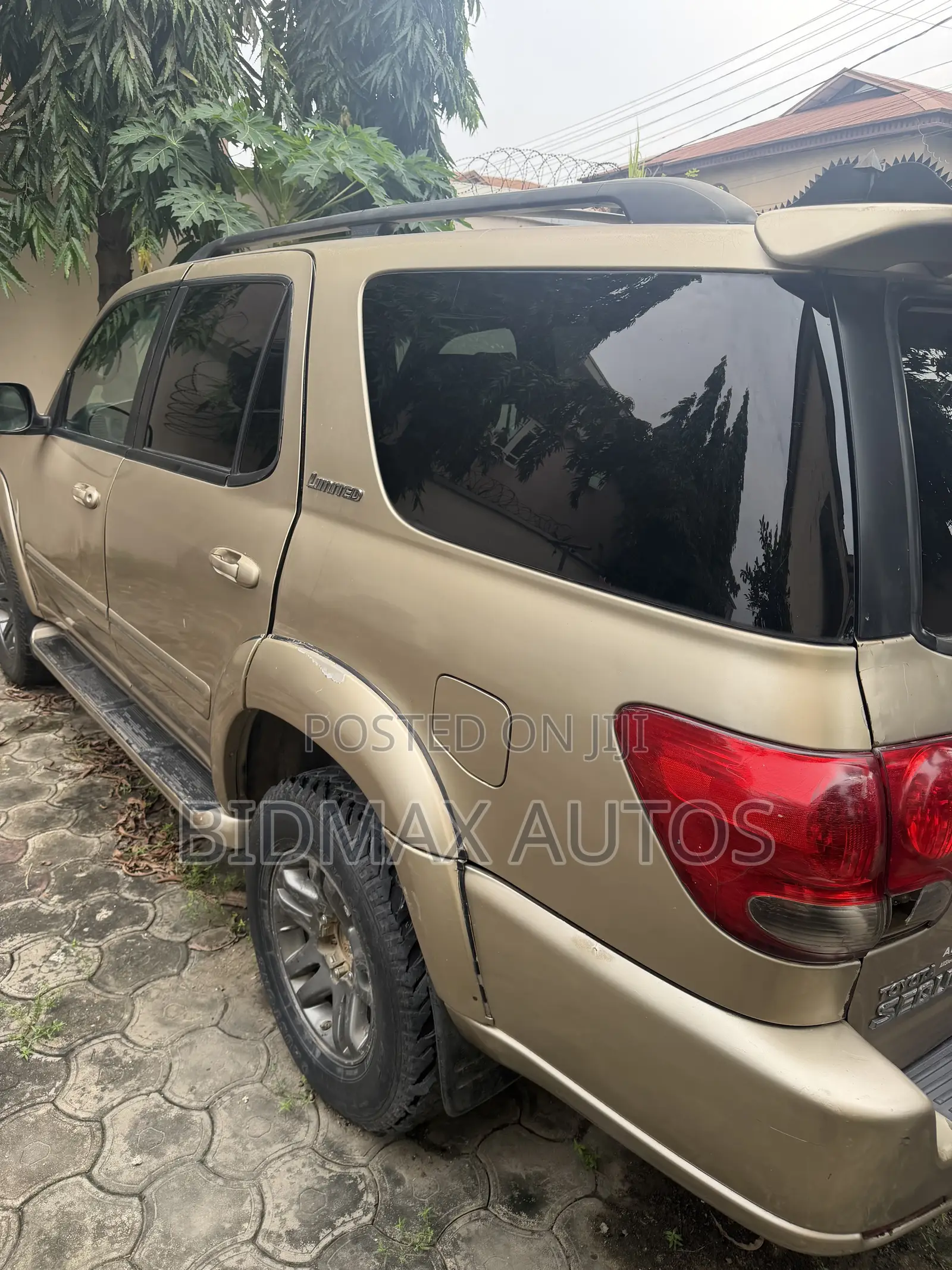Toyota Sequoia SR5 4dr SUV 4WD (4.7L 8cyl 5A) 2006 Gold
