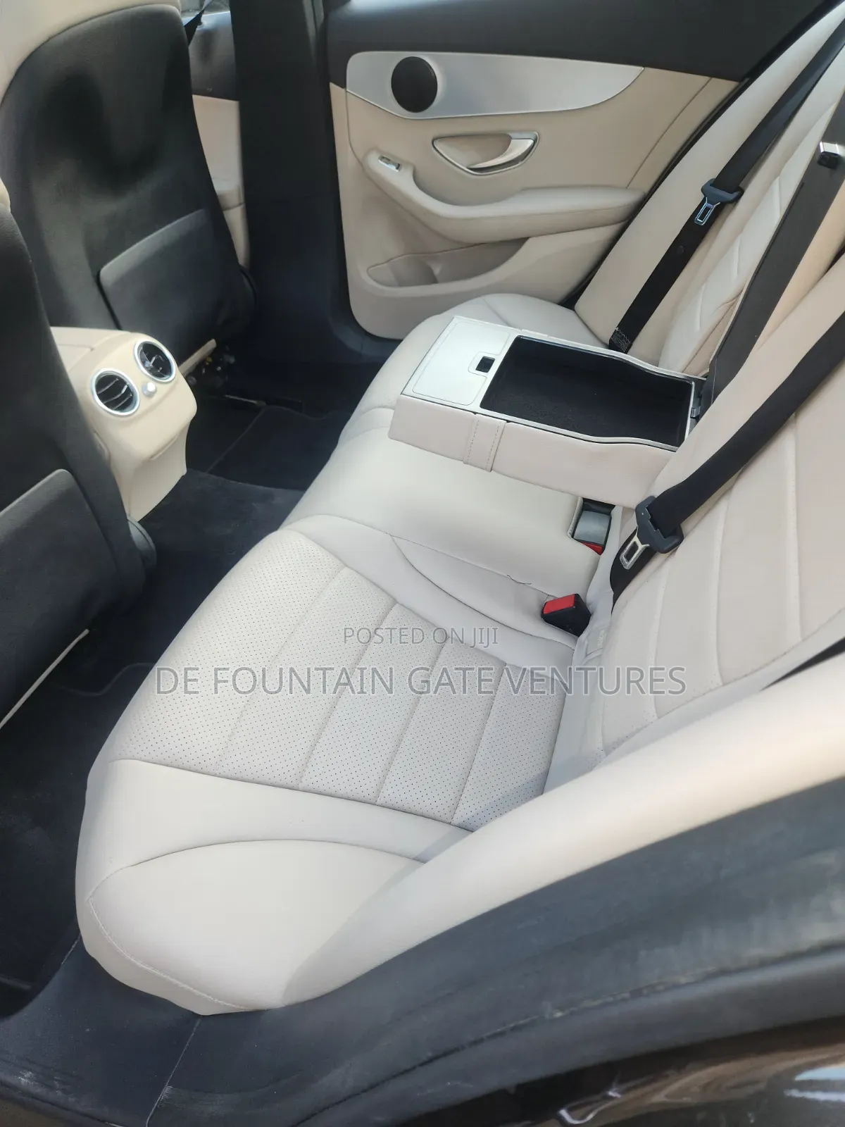Mercedes-Benz C300 2016 Brown