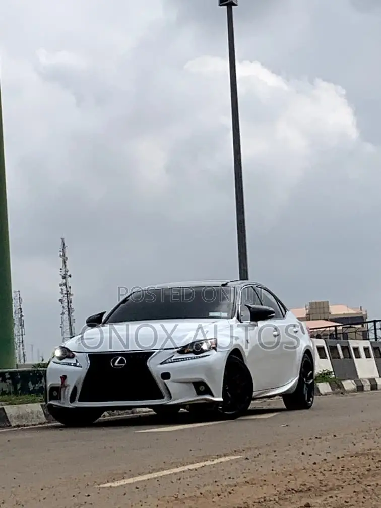 Lexus IS 300 AWD 2017 White
