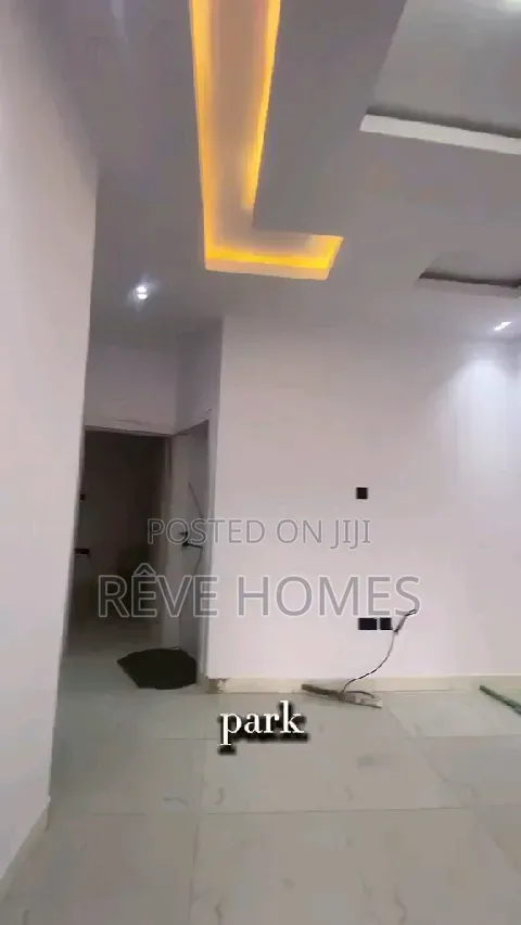 2bdrm Block of Flats in Aguda / Surulere for rent