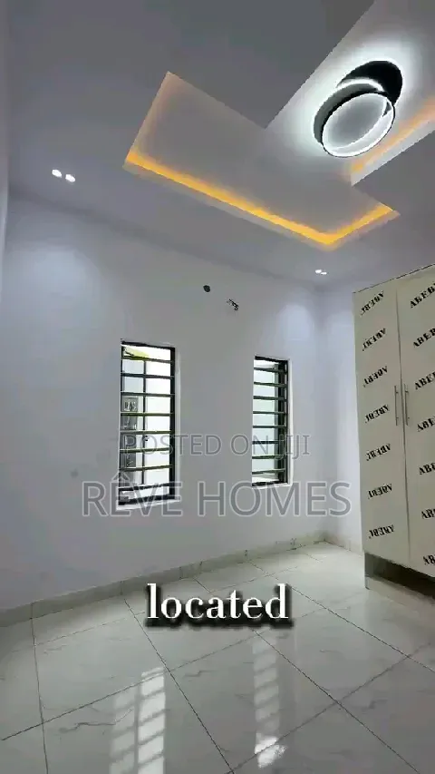 2bdrm Block of Flats in Aguda / Surulere for rent