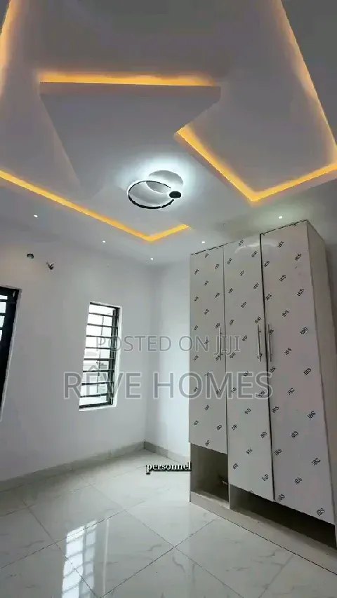 2bdrm Block of Flats in Aguda / Surulere for rent