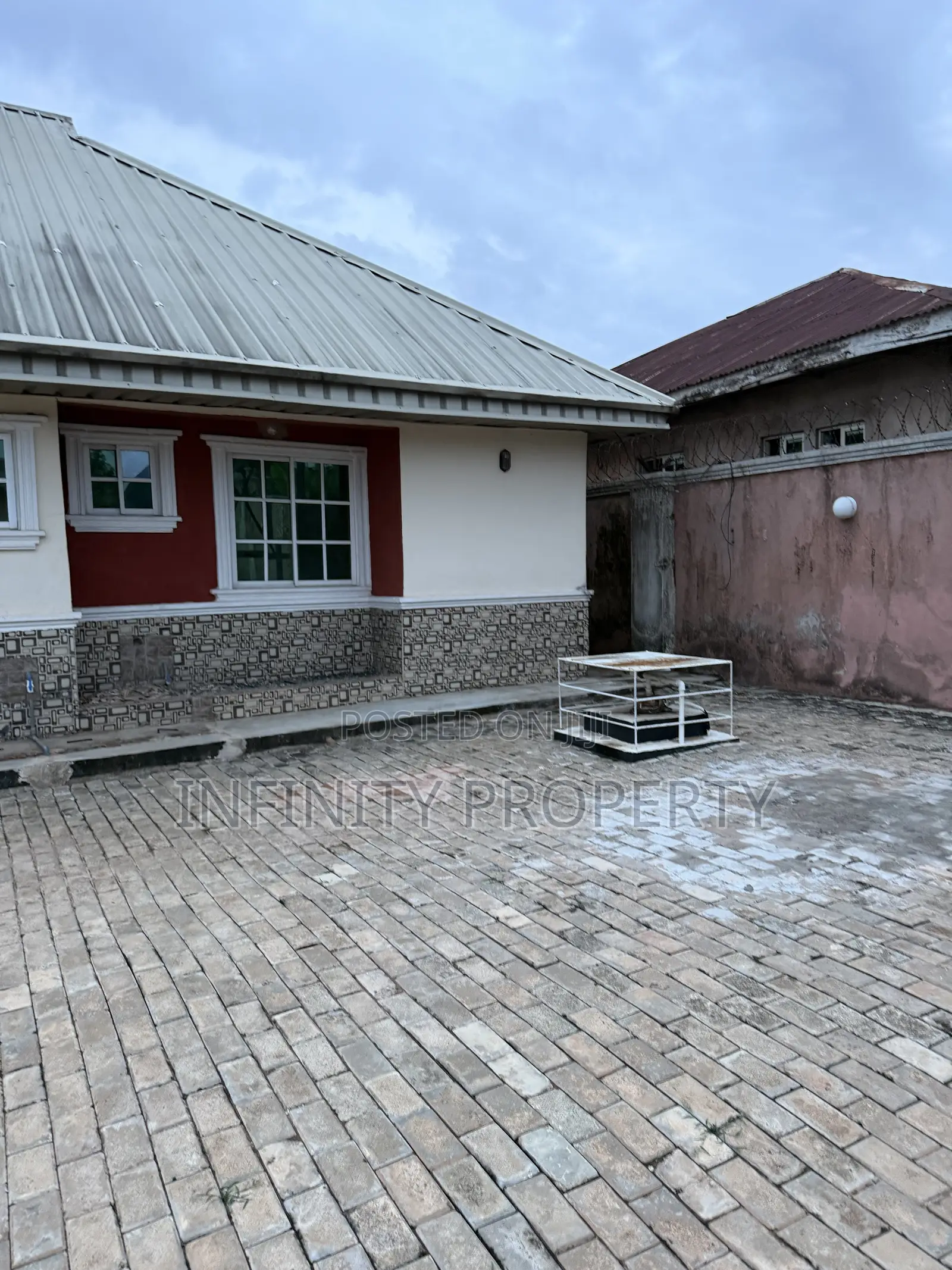 2bdrm Block of Flats in Ekae, Benin City for sale