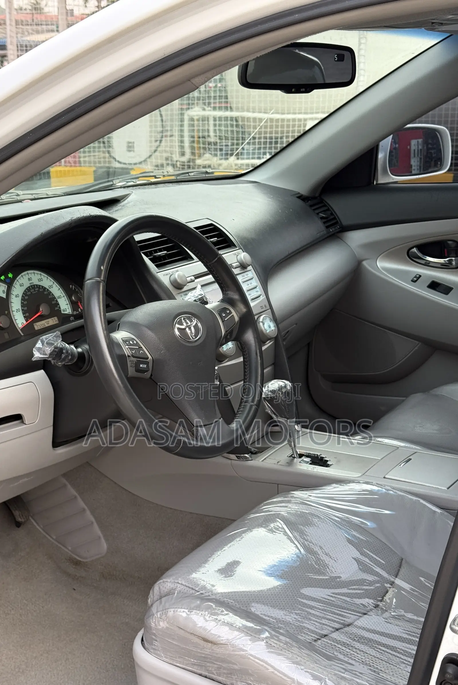 Toyota Camry SE V6 4dr Sedan (3.5L 6cyl 6AM) 2009 White
