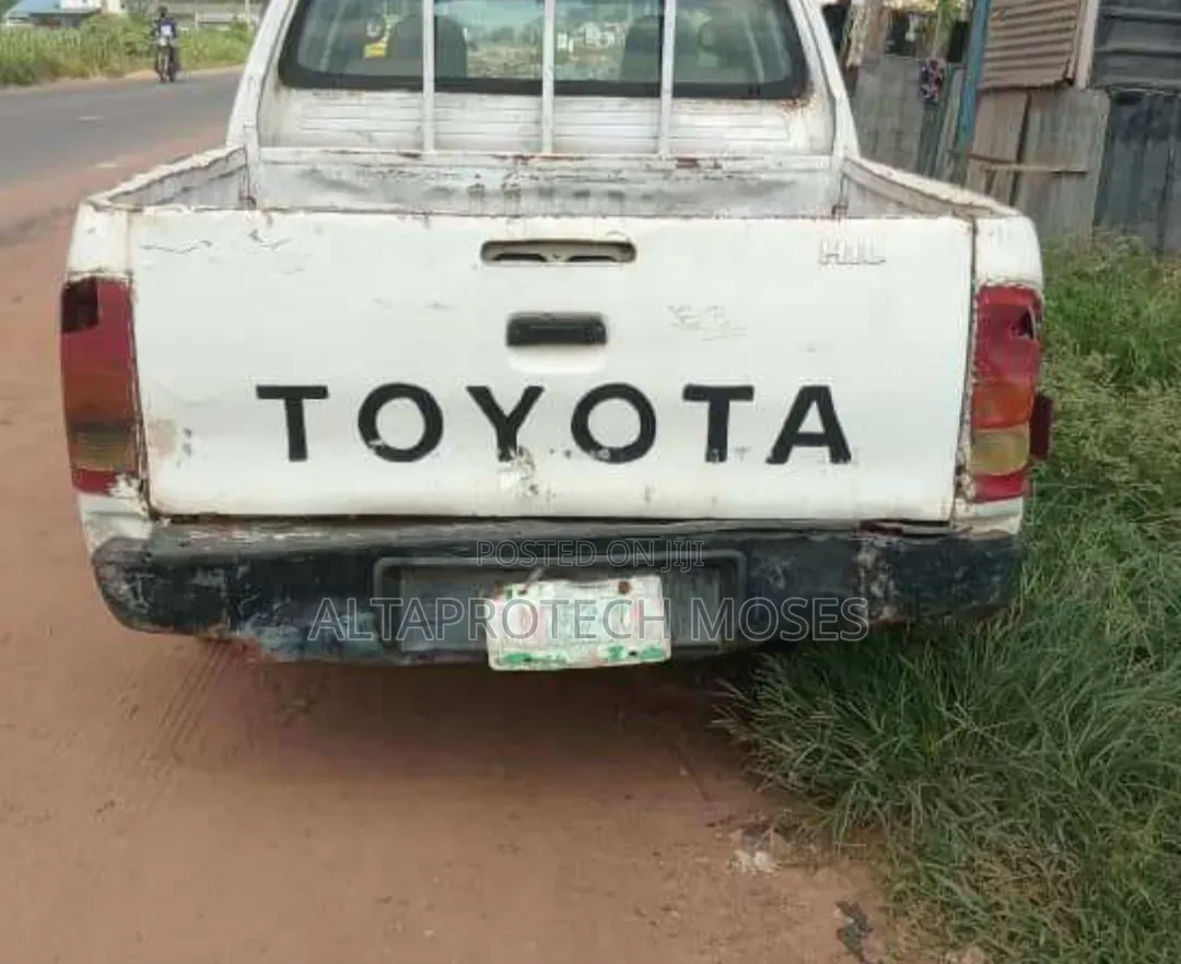 Toyota Hilux 2.0 VVT-i 2006 White