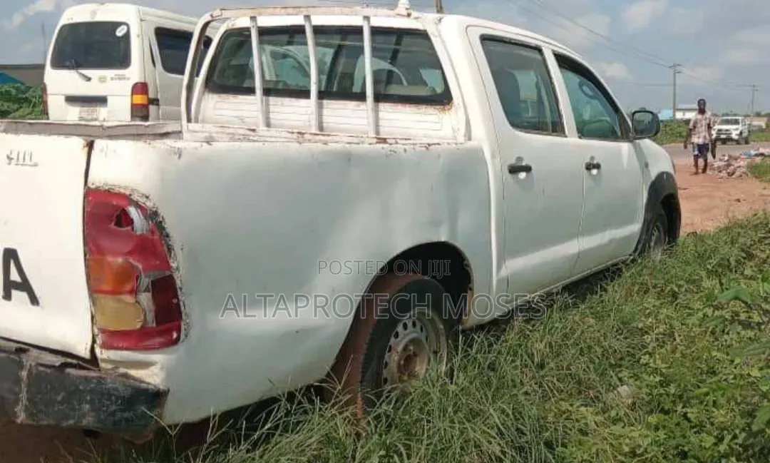 Toyota Hilux 2.0 VVT-i 2006 White