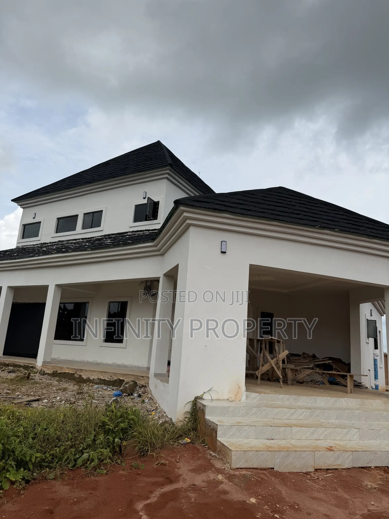 5bdrm Penthouse in Okoromi, Benin City for sale