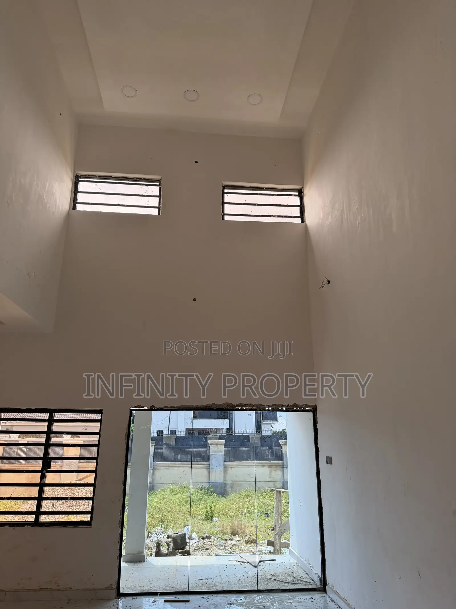 5bdrm Penthouse in Okoromi, Benin City for sale