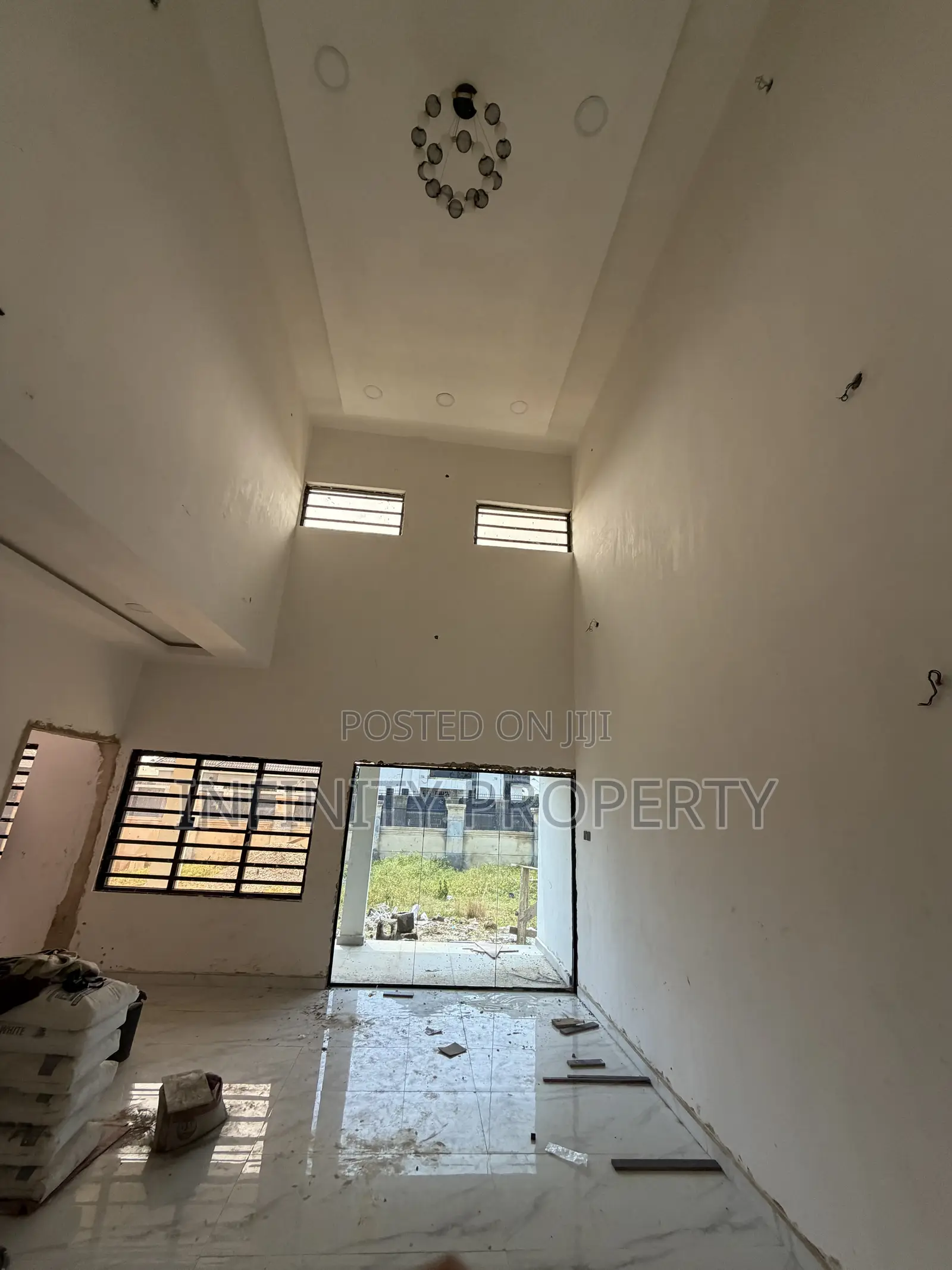 5bdrm Penthouse in Okoromi, Benin City for sale