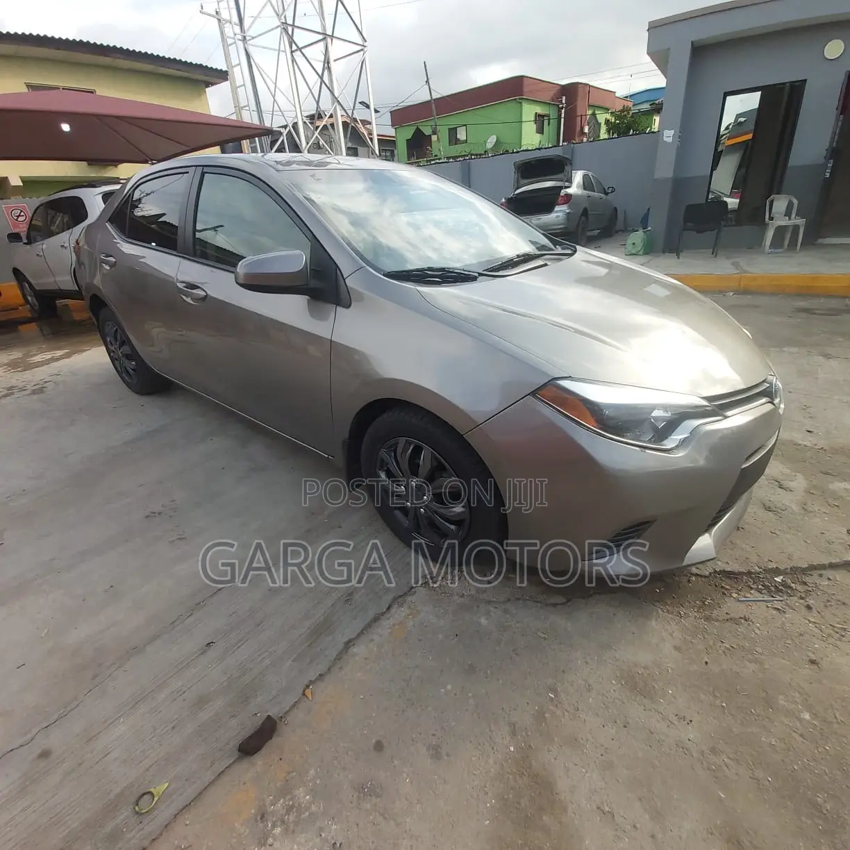 Toyota Corolla LE Eco 4dr Sedan (1.8L 4cyl CVT) 2016 Gold
