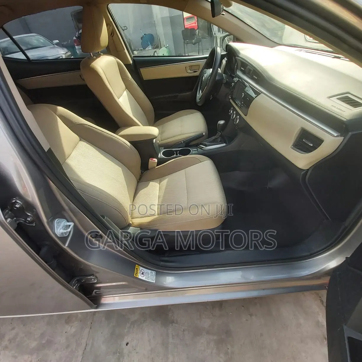 Toyota Corolla LE Eco 4dr Sedan (1.8L 4cyl CVT) 2016 Gold