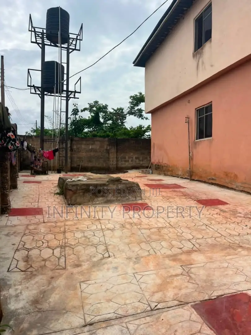 1bdrm Block of Flats in Ugbor. Central, Benin City for sale