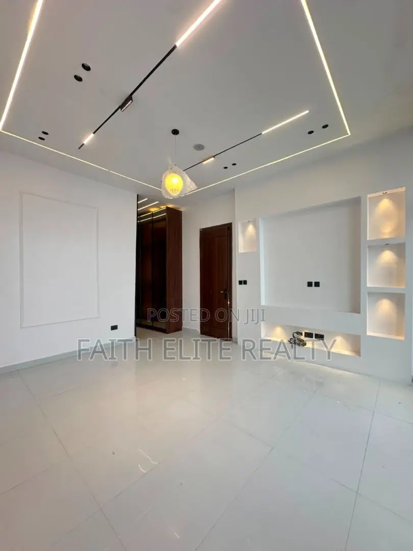 4bdrm Duplex in Ikota for sale
