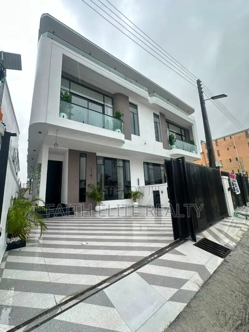 4bdrm Duplex in Ikota for sale