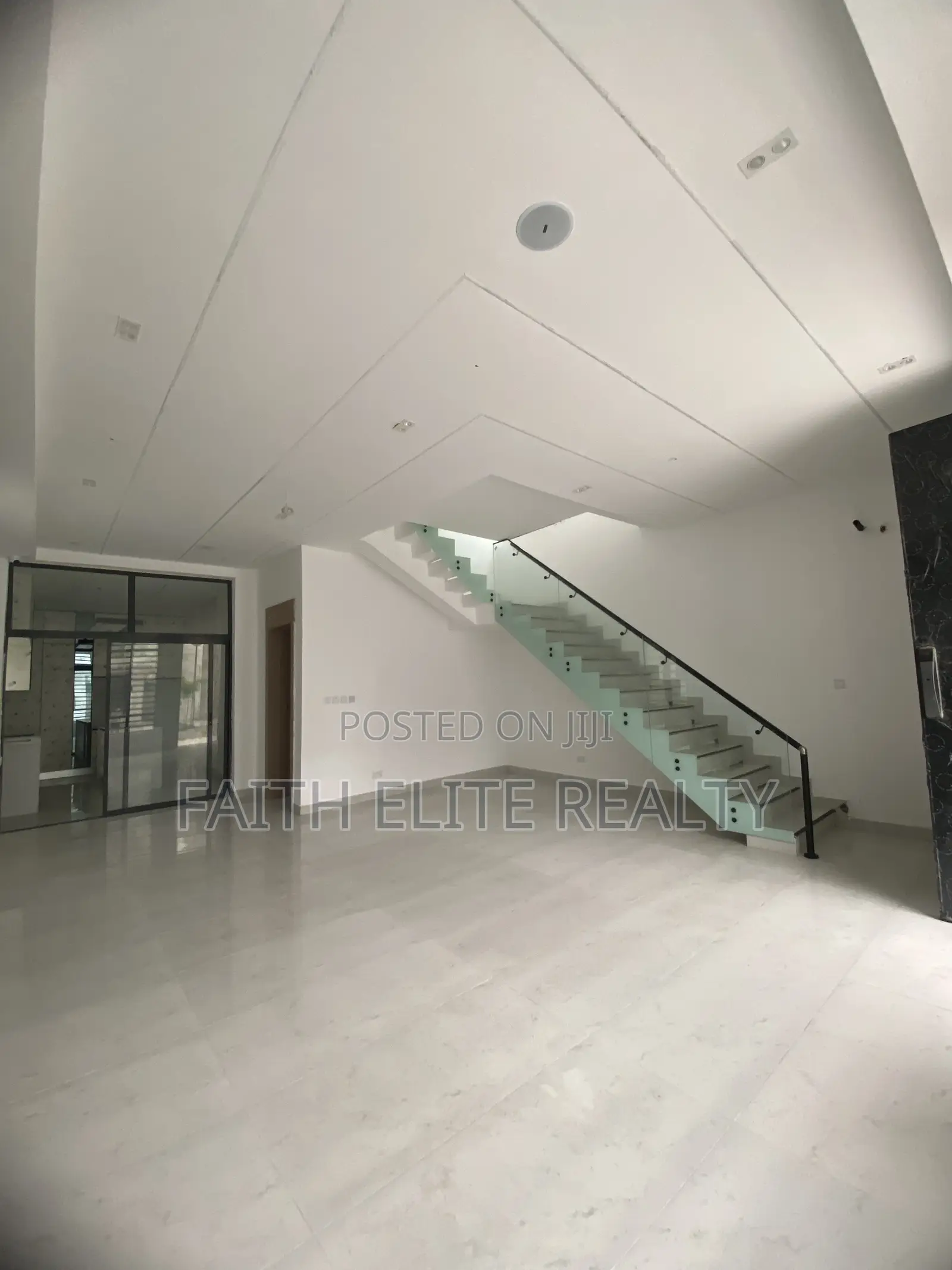 4bdrm Duplex in Lekki Expressway for sale