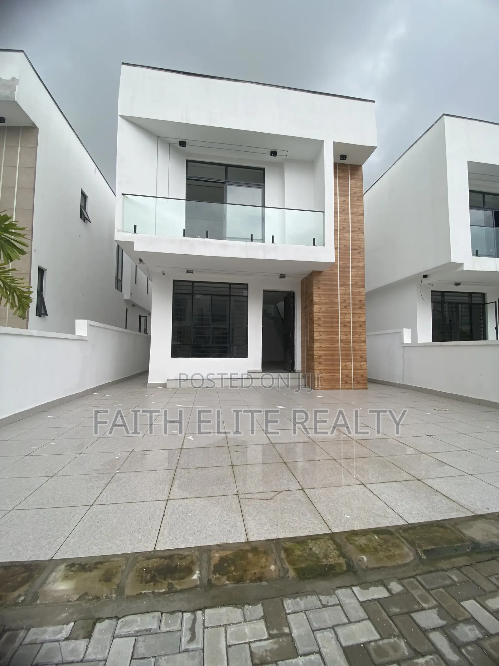 4bdrm Duplex in Lekki Expressway for sale