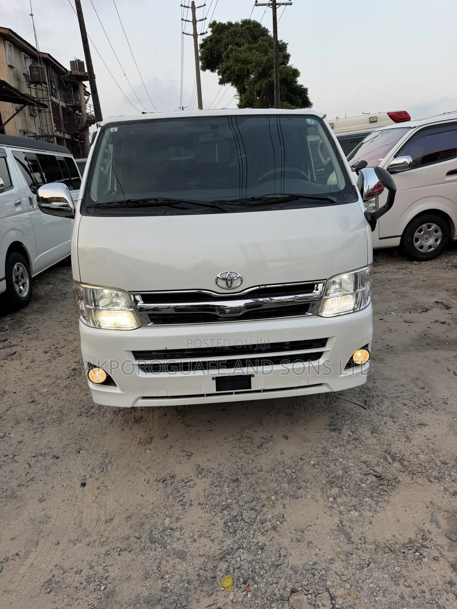 Toyota HiAce 2013 White