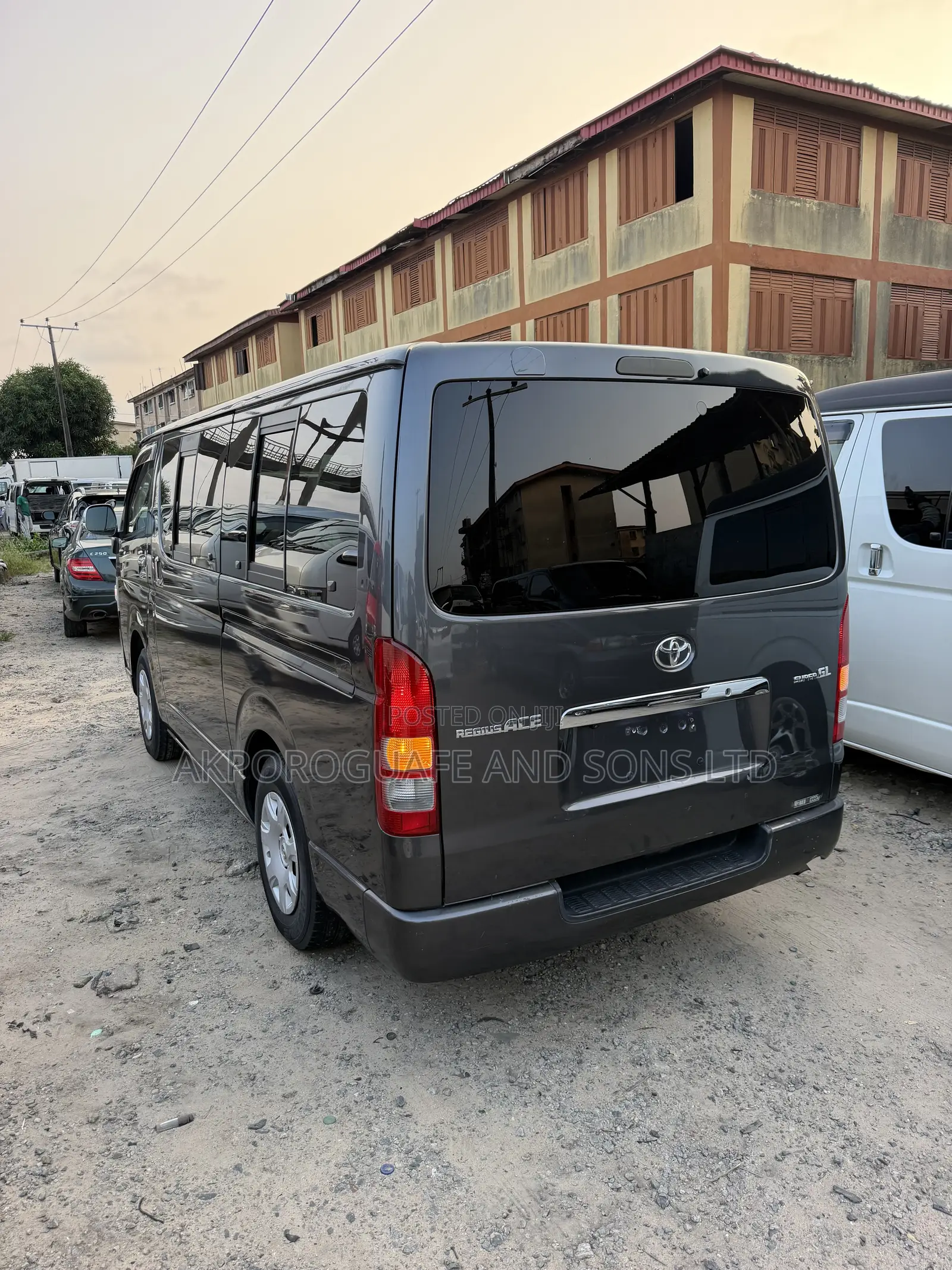 Toyota HiAce 2013 White