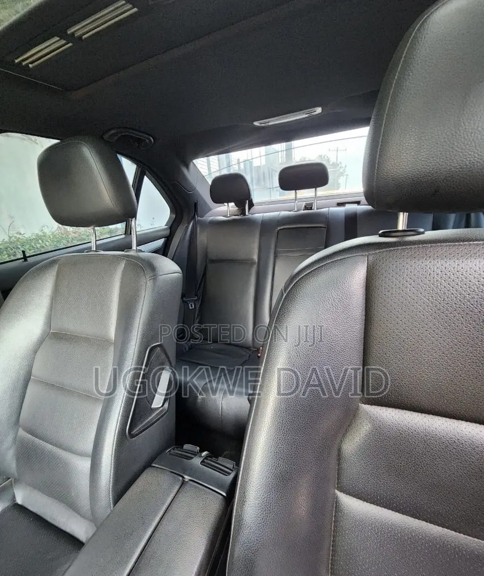 Mercedes-Benz C300 2010 Blue