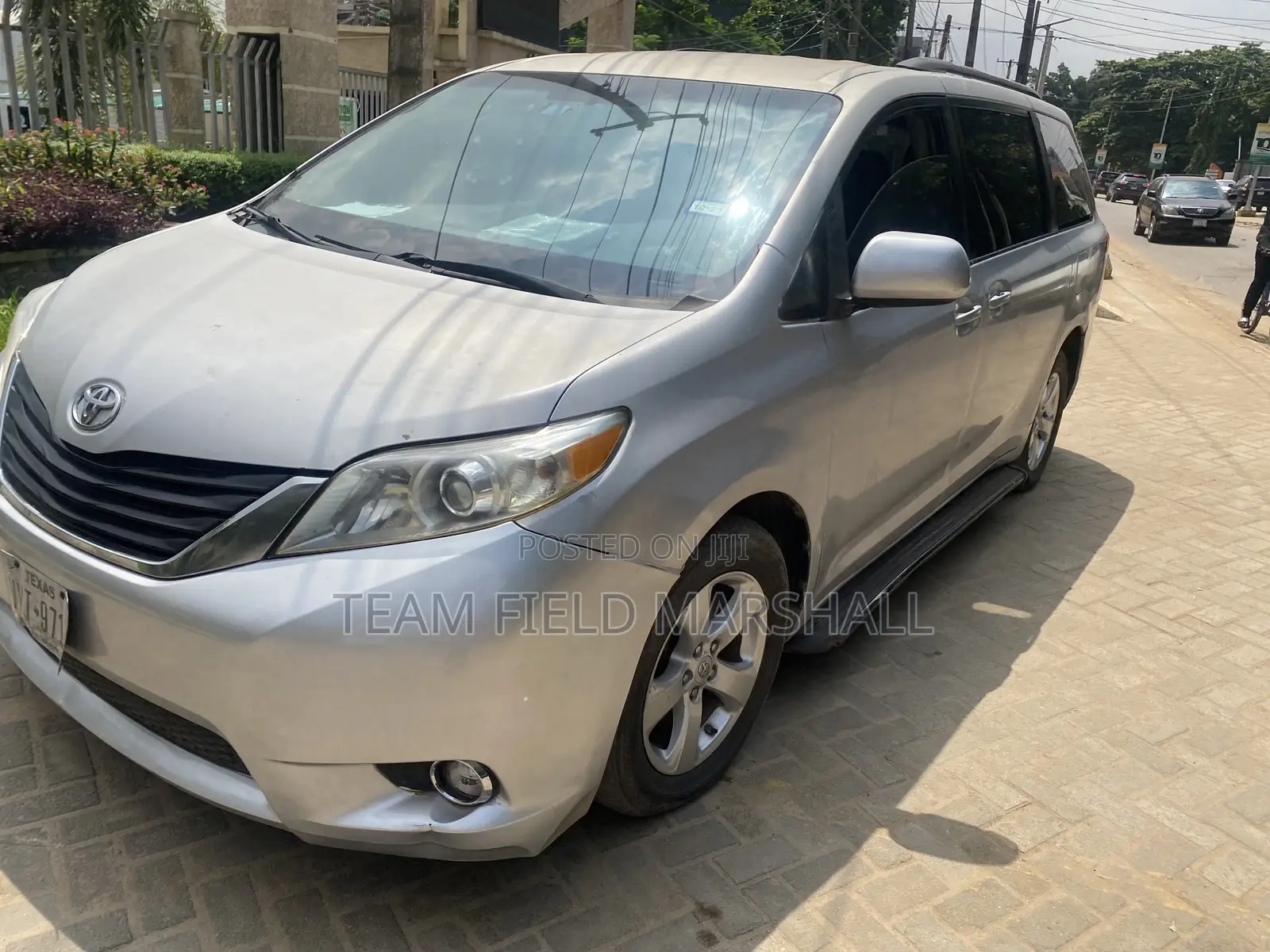 Toyota Sienna LE 7 Passenger Mobility 2011