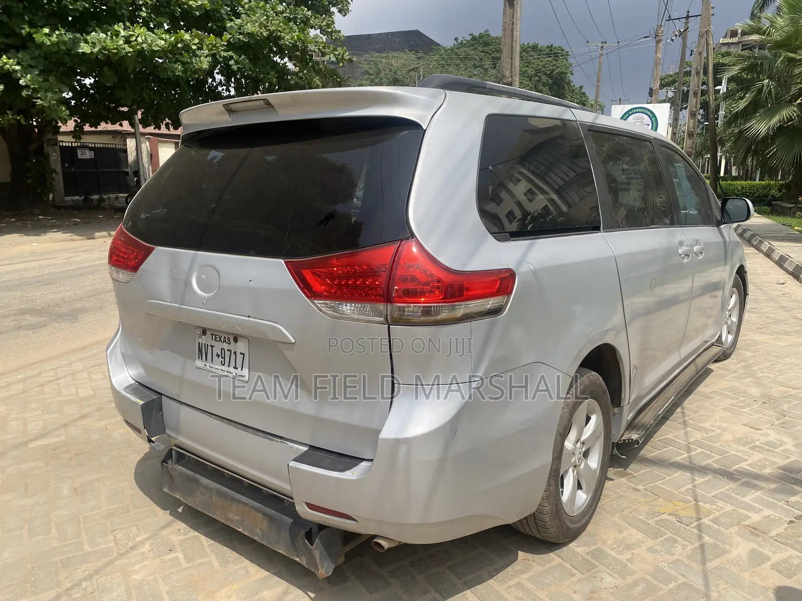 Toyota Sienna LE 7 Passenger Mobility 2011