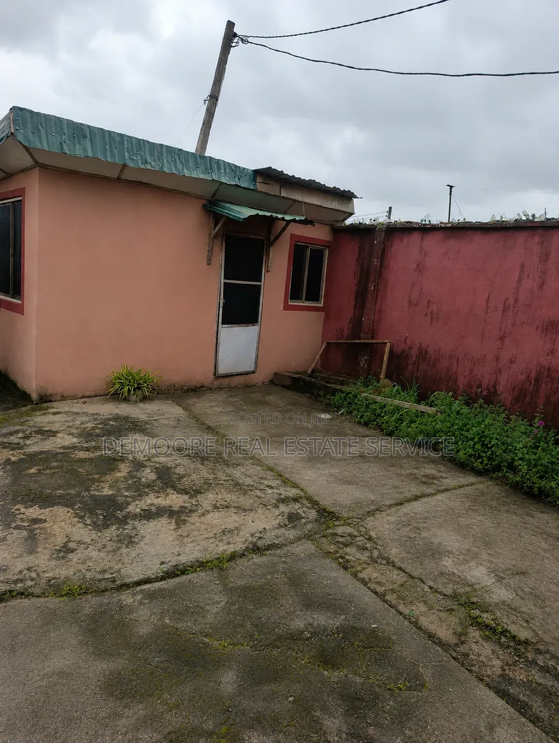 5bdrm Bungalow in Eco Bank, Ejigbo / Ejigbo for sale