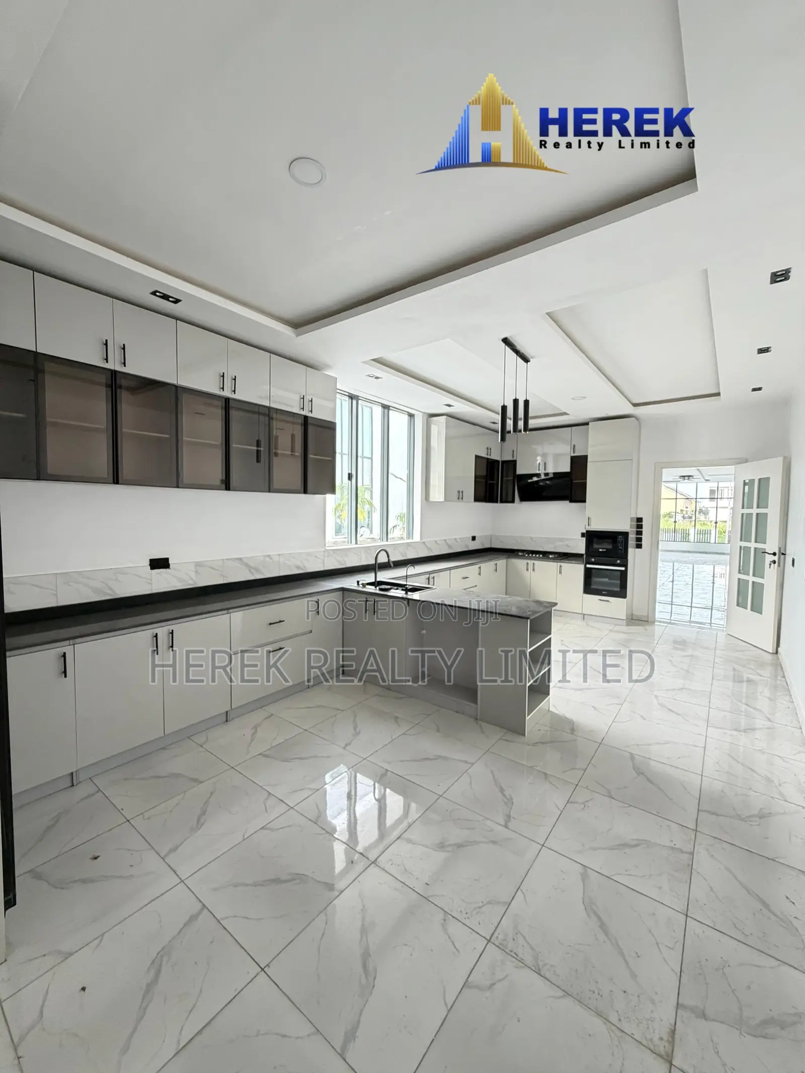 5bdrm Duplex in Lekki Peninsula for sale