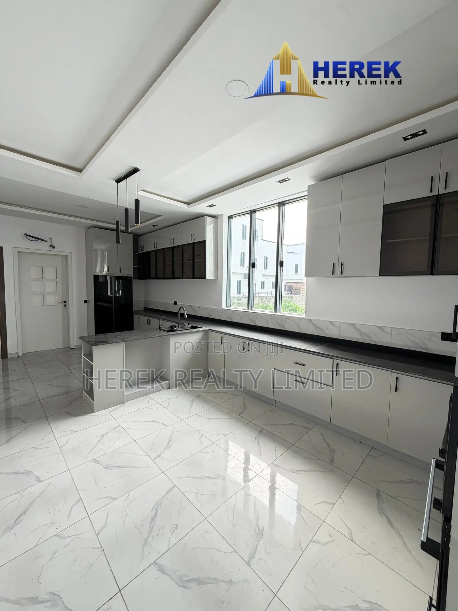 5bdrm Duplex in Lekki Peninsula for sale